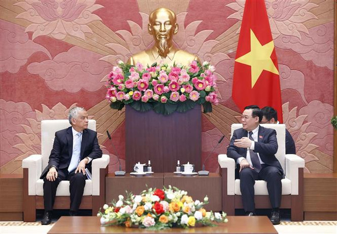 Chủ tịch Quốc hội Vương Đình Huệ tiếp Phó Chủ tịch Quốc hội Lào. (Ảnh: Doãn Tấn/TTXVN) Chủ tịch Quốc hội Vương Đình Huệ tiếp Phó Chủ tịch Quốc hội Lào ảnh 2