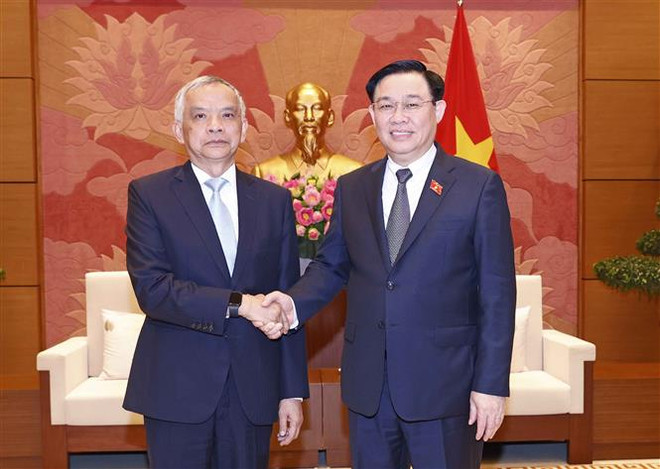 Chủ tịch Quốc hội Vương Đình Huệ tiếp Phó Chủ tịch Quốc hội Lào. (Ảnh: Doãn Tấn/TTXVN) Chủ tịch Quốc hội Vương Đình Huệ tiếp Phó Chủ tịch Quốc hội Lào ảnh 1