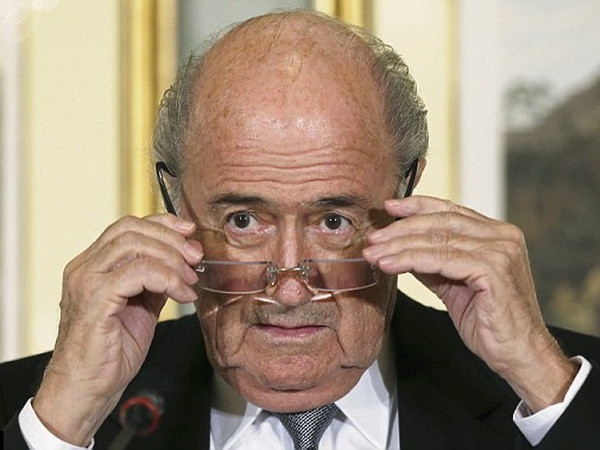 Tin sáng 10/11: Blatter gây "sốc", Rooney khích Arsenal ảnh 1