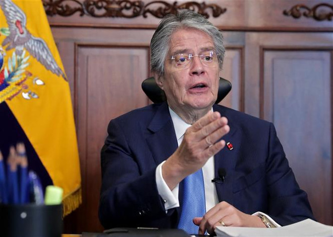 Tổng thống Ecuador Guillermo Lasso phát biểu tại Quito ngày 28/6/2022. (Ảnh: AFP/TTXVN) Tổng thống Ecuador Guillermo Lasso muốn giảm số nghị sỹ Quốc hội ảnh 1