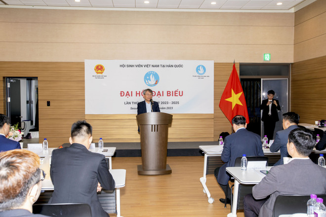 Đại sứ Việt Nam tại Hàn Quốc Nguyễn Vũ Tùng phát biểu chúc mừng. (Ảnh: Anh Nguyên/Vietnam+) Hoạt động của Hội Sinh viên Việt Nam tại Hàn Quốc ngày càng chất lượng ảnh 1
