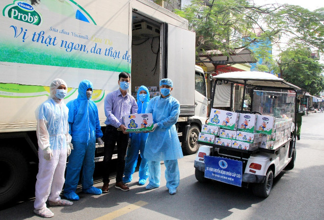 Tại Hải Phòng, gần 600 em nhỏ tại Bệnh viện Trẻ em Hải Phòng cũng đã nhận được sự hỗ trợ từ Vinamilk. (Nguồn: Vietnam+) Vinamilk hỗ trợ 45.000 hộp sữa cho hơn 800 trẻ em đang cách ly ảnh 5