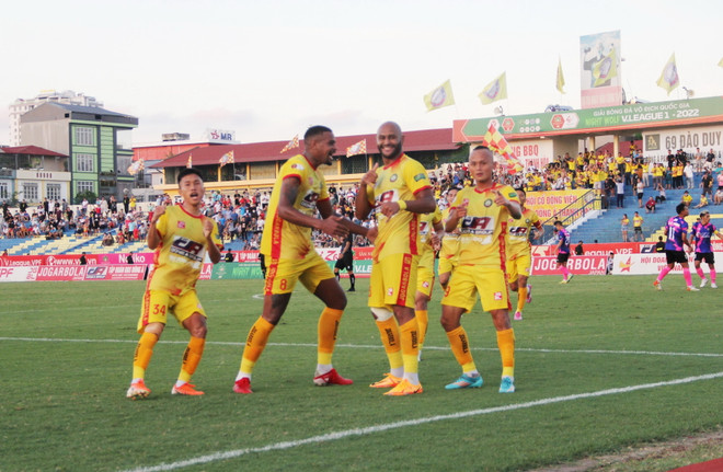 V-League 2022: Sông Lam Nghệ An bại trận, HAGL đánh rơi chiến thắng ảnh 1