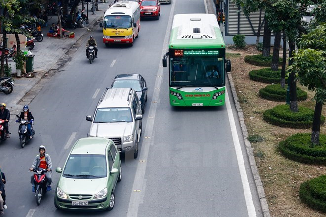 Xử lý xe biển xanh cố tình chạy vào làn đường buýt nhanh BRT ảnh 1