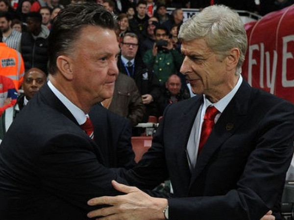 Premier League: Arsene Wenger khiến Louis van Gaal "nóng mặt" ảnh 1