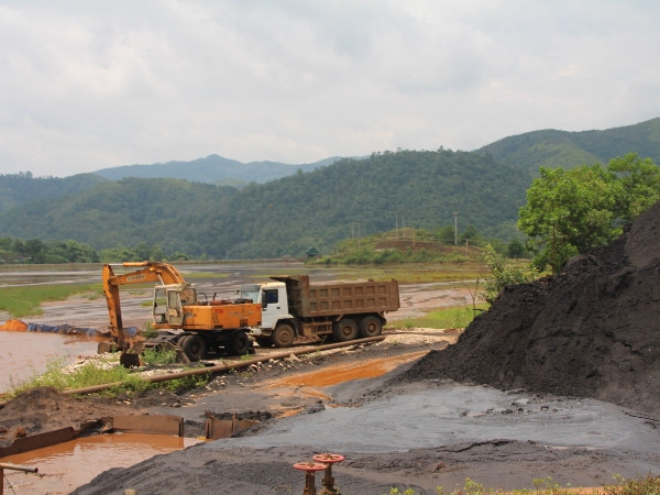 Hiểm họa khai thác khoáng sản: Hồ thải “treo” trên đầu dân ảnh 2