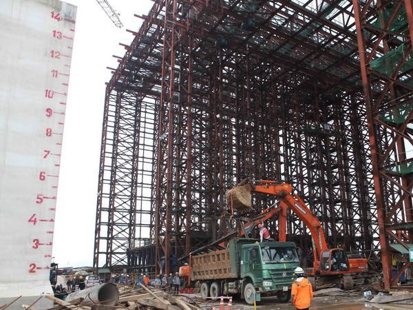 Thành lập ngay đoàn kiểm tra tìm nguyên nhân vụ sập giàn giáo ảnh 1