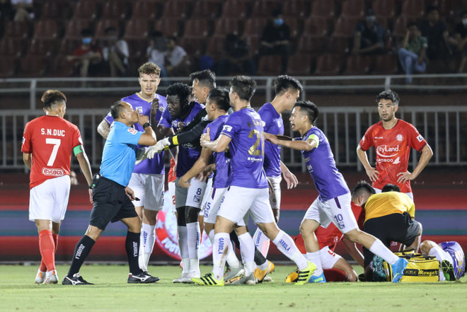 Hà Nội FC giành chiến thắng sau khi chịu tổn thất lớn về nhân sự. (Ảnh: Hải An/Vietnam+) Thắng đậm TP.HCM, Hà Nội FC tạm leo lên ngôi đầu V-League 2021 ảnh 1