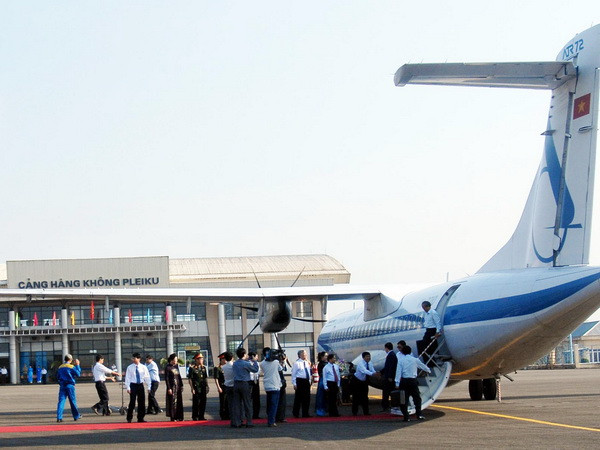 Xe bốc dỡ hỏng, 23 khách Vietnam Airlines bị chậm trả hành lý ảnh 1