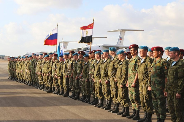 Không vận Nga và binh sỹ Ai Cập tập trận hỏa lực chung ở sa mạc ảnh 1