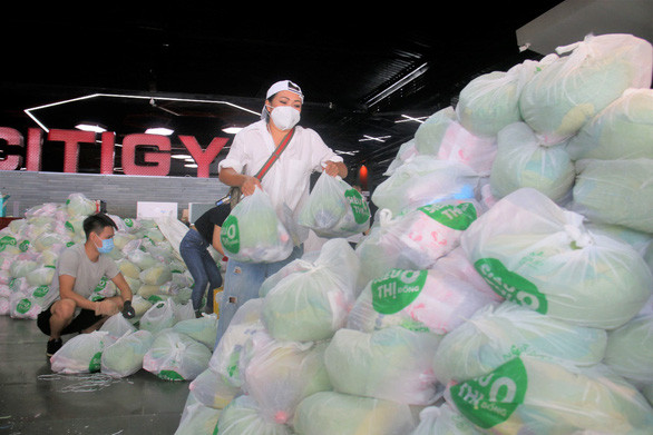 Sao Việt miệt mài “tiếp lửa” cho người dân có hoàn cảnh khó khăn ảnh 2