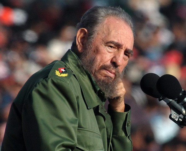 Lãnh tụ Cuba Fidel Castro tại một sự kiện ở La Habana (Cuba) ngày 1/5/2006. (Nguồn: EPA/TTXVN) Tổng thống Nga và lãnh đạo Iran ca ngợi lãnh tụ Cuba Fidel ảnh 1