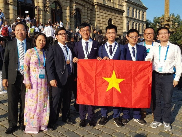 Cả 4 thí sinh Việt Nam tham dự Olympic Hóa học quốc tế năm 2018 đều giành huy chương. (Ảnh:TTXVN phát) 4 thí sinh Việt Nam tham dự Olympic Hóa học đều giành huy chương ảnh 1