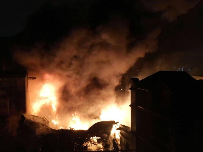 Đà Nẵng: Cháy nhà hai tầng trong đêm, hai người thoát nạn ảnh 1