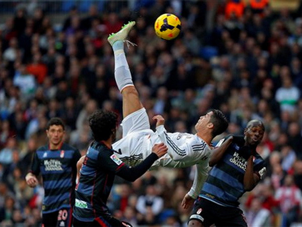 Ronaldo lập công đưa Real lên đỉnh. (Nguồn: AP) Real lên ngôi đầu Liga với kỷ lục "vô tiền khoáng hậu" ảnh 1