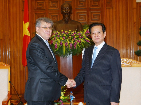 Thủ tướng Nguyễn Tấn Dũng tiếp Đại sứ Nga tới chào từ biệt ảnh 1