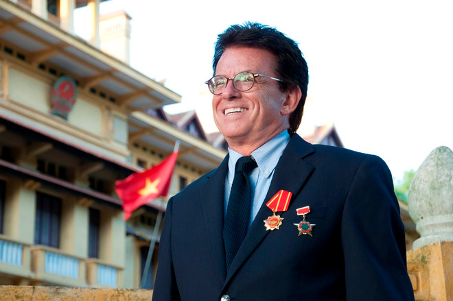 Đội mũ bảo hiểm rởm giống như dùng thuốc và thực phẩm giả ảnh 2