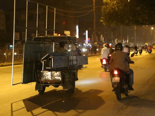 Hà Nội xử lý xe giả danh thương binh sau vụ bé trai bị tôn cứa cổ ảnh 1