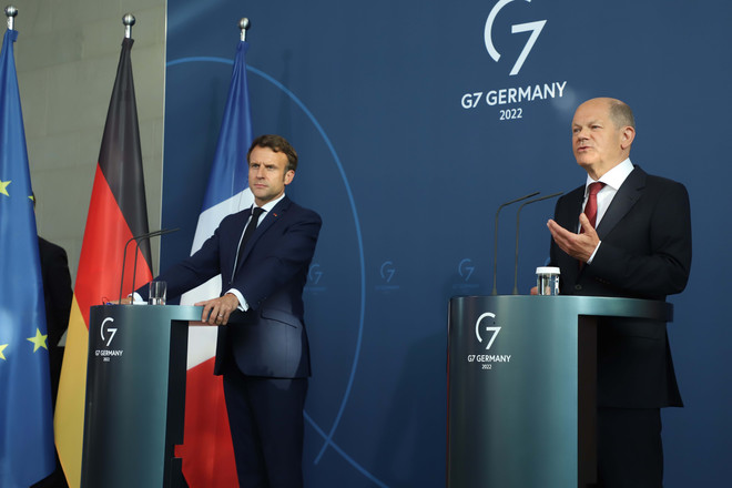 Tổng thống Pháp thăm Đức trong chuyến công du nước ngoài đầu tiên ảnh 2