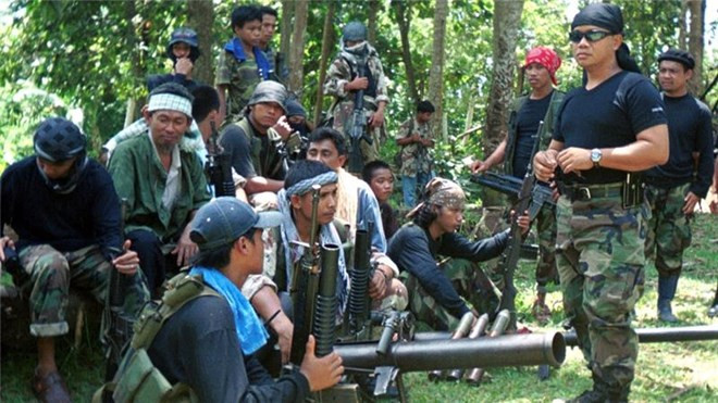Phiến quân Hồi giáo Abu Sayyaf. (Nguồn: AP) Nhóm Abu Sayyaf tấn công du thuyền, giết hại nữ du khách Đức ảnh 1