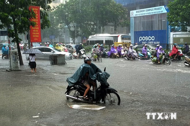 Cả nước mưa dông nhiều nơi, Hà Nội tiếp tục cảnh báo ngập lụt ảnh 1