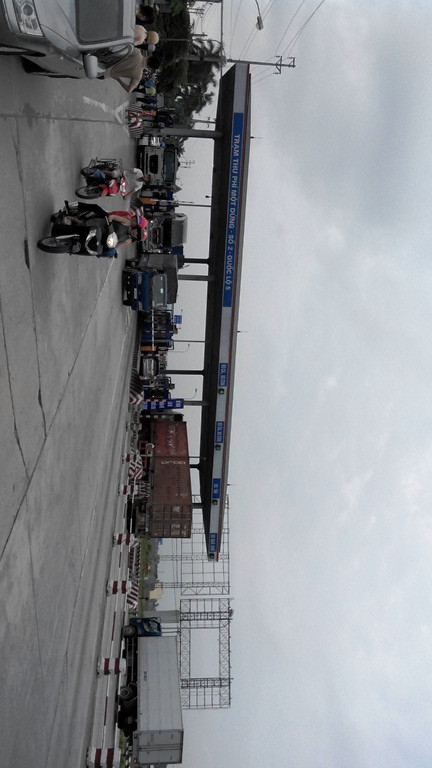 Người dân quây trạm phí Quốc lộ 5 đòi miễn, giảm mức "phí cắt cổ" ảnh 1