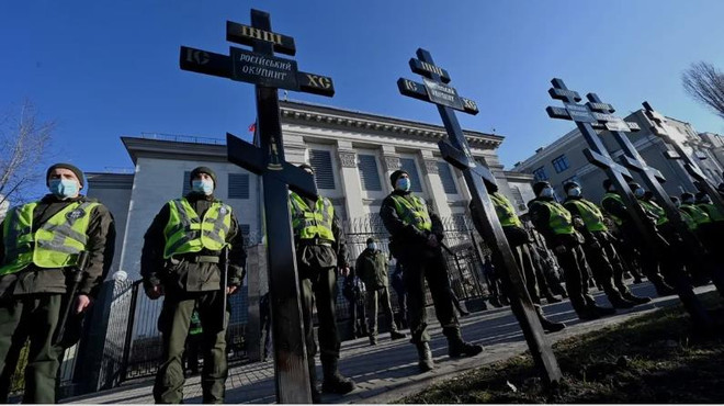 Nga thông báo sẽ sớm sơ tán nhân viên ngoại giao khỏi Ukraine ảnh 1