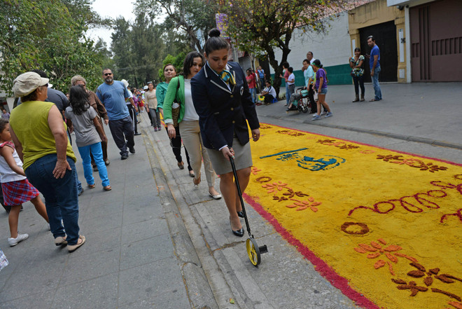 [Photo] Tấm thảm hoa dài nhất thế giới tại Guatemala ảnh 1