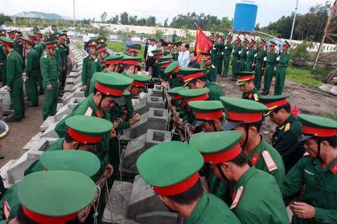 Tổ chức an táng hài cốt liệt sỹ quân tình nguyện hy sinh ở Campuchia ảnh 2