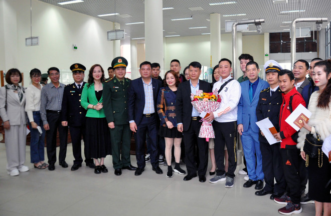 Ngày đầu khôi phục xuất nhập cảnh qua cặp cửa khẩu Móng Cái-Đông Hưng ảnh 2