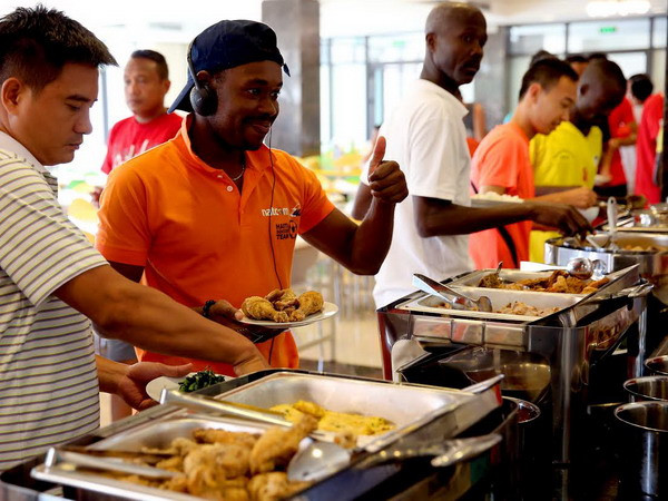 Bí mật phía sau bếp ăn hợp chủng quốc ở Viettel World Cup 2016 ảnh 1