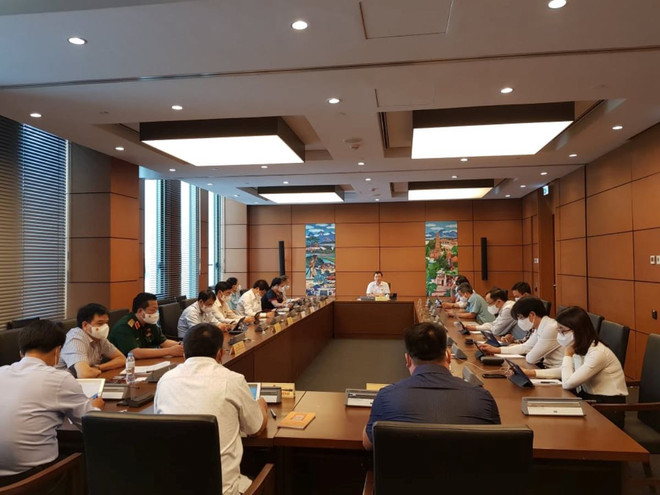 Các đại biểu thảo luận tại tổ về Kế hoạch đầu tư công trung hạn giai đoạn 2021-2025. (Ảnh: Hùng Võ/Vietnam+) Công trình đầu tư đội vốn gấp gần 3 lần: Cần phải xem xét trách nhiệm ảnh 1
