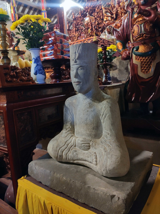 Tượng Thái tổ Mạc Đăng Dung cũng đã được nhà nước công nhận là Bảo vật Quốc gia. (Ảnh: Hoàng Ngọc/TTXVN) ttxvn_chua ba danh (2).jpg