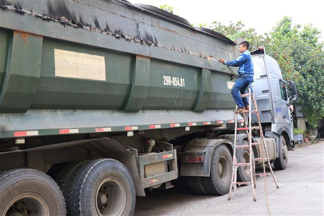 Sau đợt kiểm tra xử lý, Hà Nội giảm bớt tình trạng xe quá khổ, quá tải ảnh 1