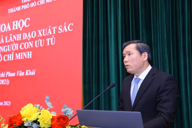 ttxvn-dong-chi-phan-van-khai-nha-lanh-dao-xuat-sac-cua-dang-va-nha-nuoc-2-3790.jpg