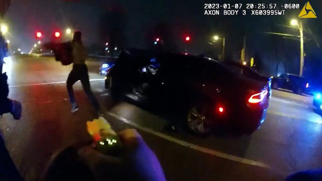 Mỹ công bố đoạn video 5 cảnh sát hành hung người da màu Tyre Nichols ảnh 1