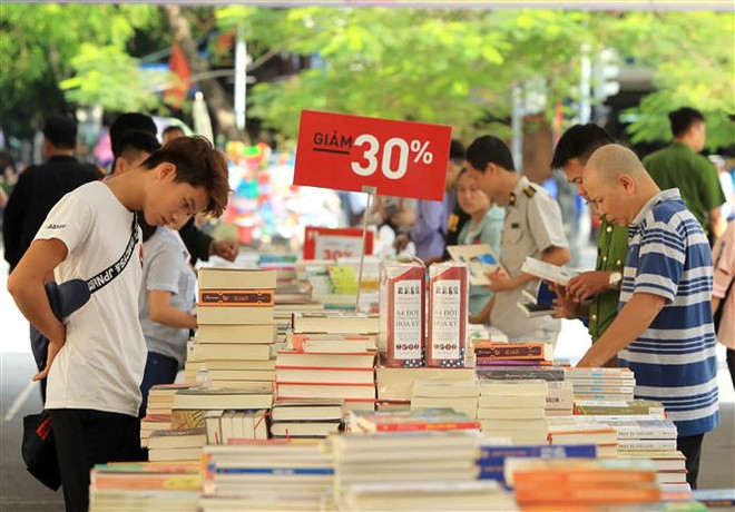 Hàng nghìn người tham gia ngày hội sách nửa giá tại Hải Phòng ảnh 1