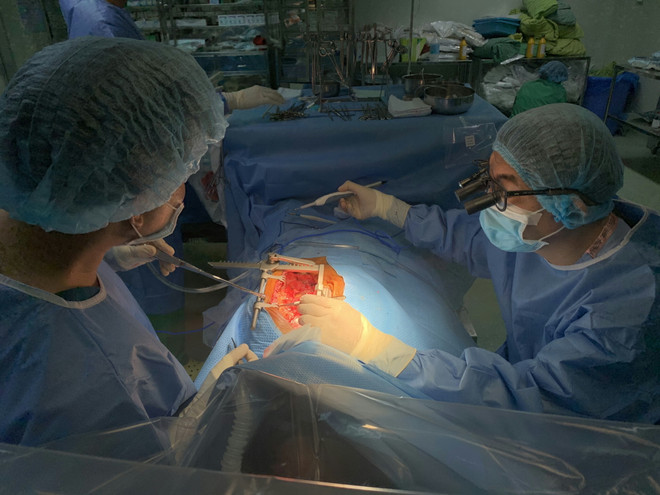 Cứu sống bệnh nhân hẹp 3 nhánh mạch vành có nhóm máu hiếm ảnh 1