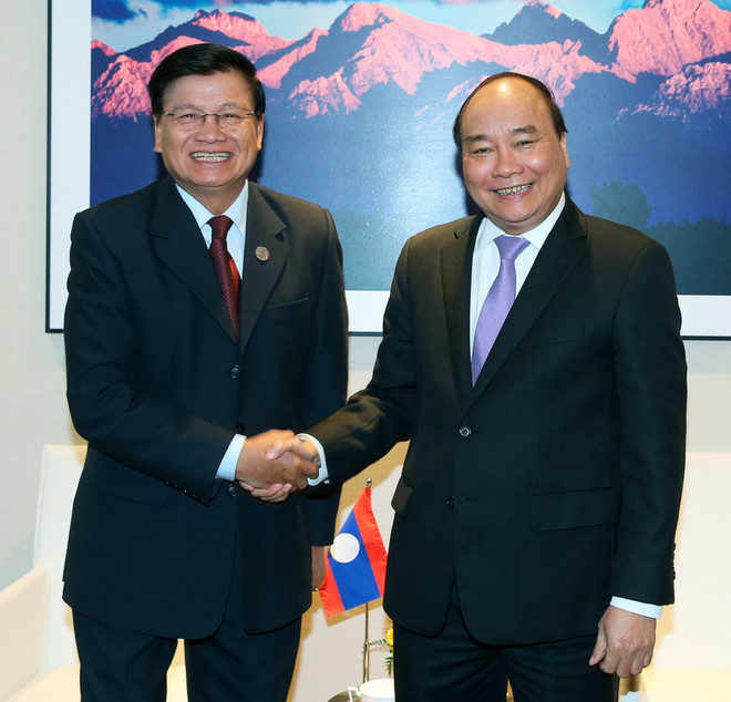 Thủ tướng Việt Nam-Lào gặp nhau bên thềm Hội nghị ASEM ảnh 1