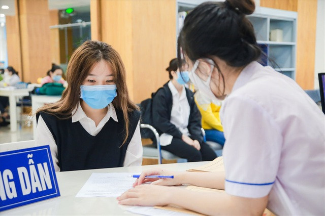 Nhiều trường đại học hỗ trợ sinh viên vượt qua khó khăn mùa dịch ảnh 1