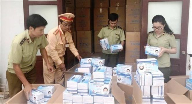 Quảng Bình: Phát hiện vụ vận chuyển số lượng lớn khẩu trang y tế ảnh 1