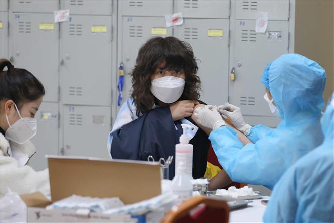Tiếp tục rà soát, tiêm vét vaccine COVID-19 cho người 12 tuổi trở lên ảnh 1