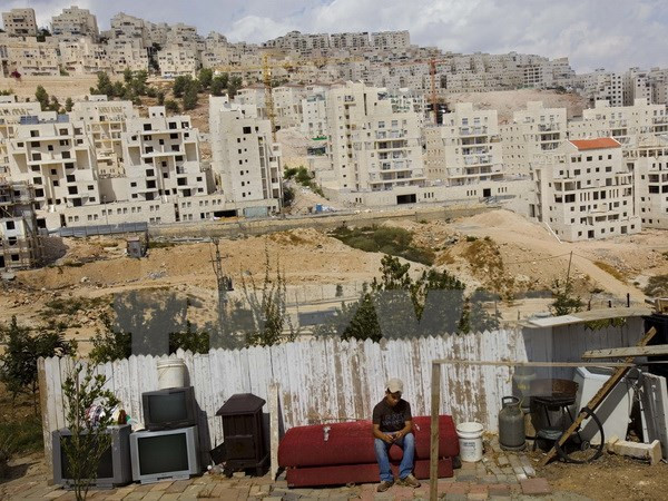 Khu nhà định cư Har Homa của Israel ở đông Jerusalem ngày 21/9/2009. (Ảnh: AP/TTXVN) Dư luận về việc LHQ yêu cầu Israel ngừng xây dựng các khu định cư ảnh 1
