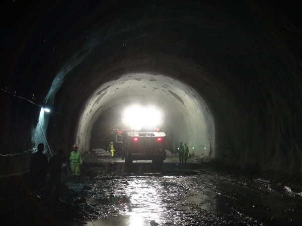 Sắp triển khai dự án hầm đường bộ qua đèo Cù Mông và hầm Hải Vân ảnh 1