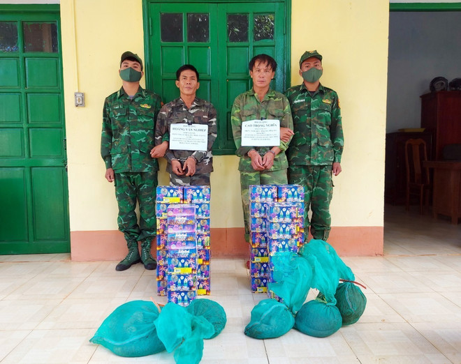 Kon Tum: Bắt 2 đối tượng vận chuyển trái phép pháo, động vật hoang dã ảnh 1