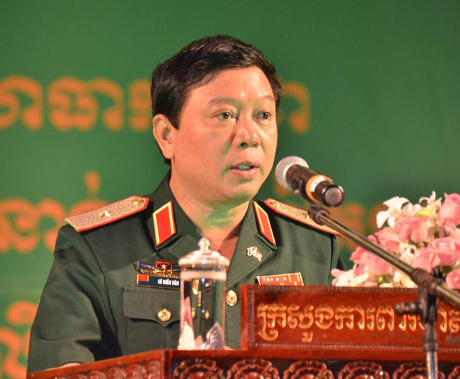 Thiếu tướng Lê Hiền Vân phát biểu tại buổi lễ. (Ảnh: Nguyễn Lâm/Vietnam+) Ấm áp lễ gặp mặt cựu học viên quân sự Campuchia tại Việt Nam ảnh 2