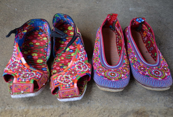 Những đôi giày thêu tỉ mỉ mang hồn dân tộc của người Xạ Phang ảnh 1