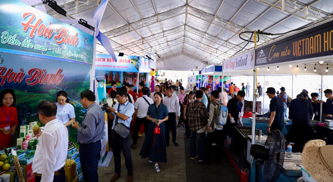 Sự kiện quy tụ đa dạng các gian hàng dịch vụ du lịch, ẩm thực, đặc sản địa phương. Novaworld2_resize.png