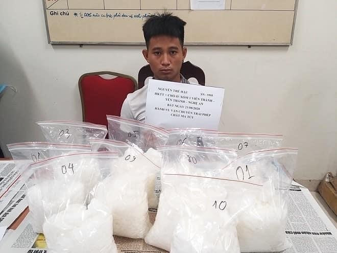 Hà Nội: Bắt giữ đối tượng vận chuyển gần 10kg ma túy đá ảnh 1