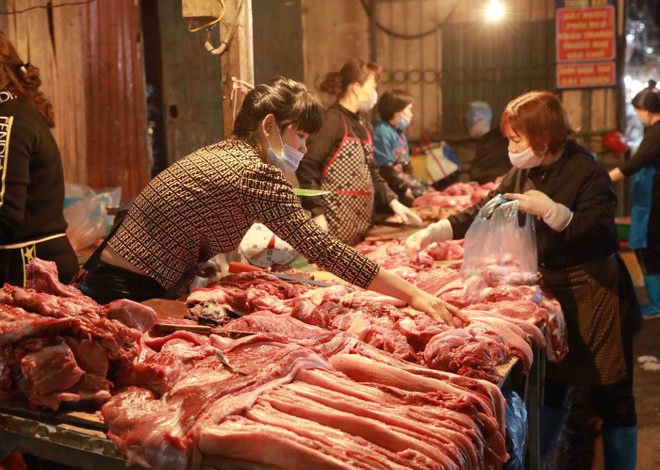 Nguồn cung dồi dào và giá cả ổn định suốt dịp Tết Nguyên đán ảnh 2